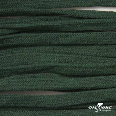 Шнур плетеный d-8 мм плоский, 70% хлопок 30% полиэстер, уп.85+/-1 м, цв.1016-т.зеленый - купить в Саратове. Цена: 742.50 руб.